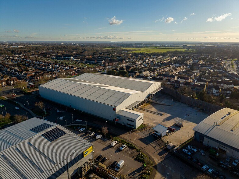 Millington Rd, Hayes à louer - Photo du bâtiment - Image 1 de 10