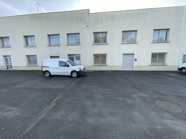 Office in Tinqueux for lease - Building Photo - Image 1 of 6