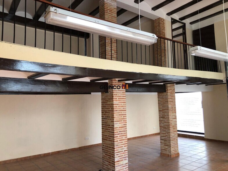 Commerce de détail dans Ontinyent, Valencia à louer - Photo du bâtiment - Image 2 de 8