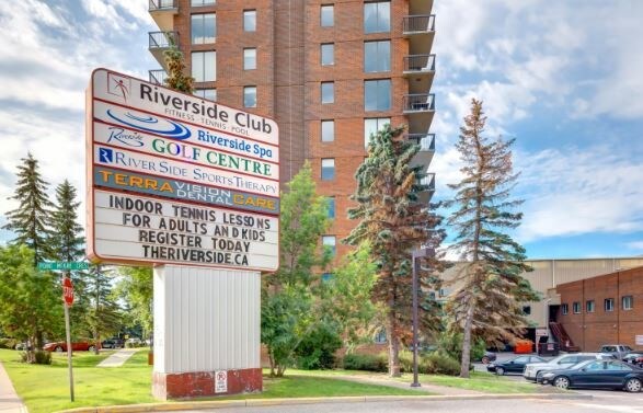 110 Point Mckay Cres NW, Calgary, AB à vendre - Photo du bâtiment - Image 2 de 5