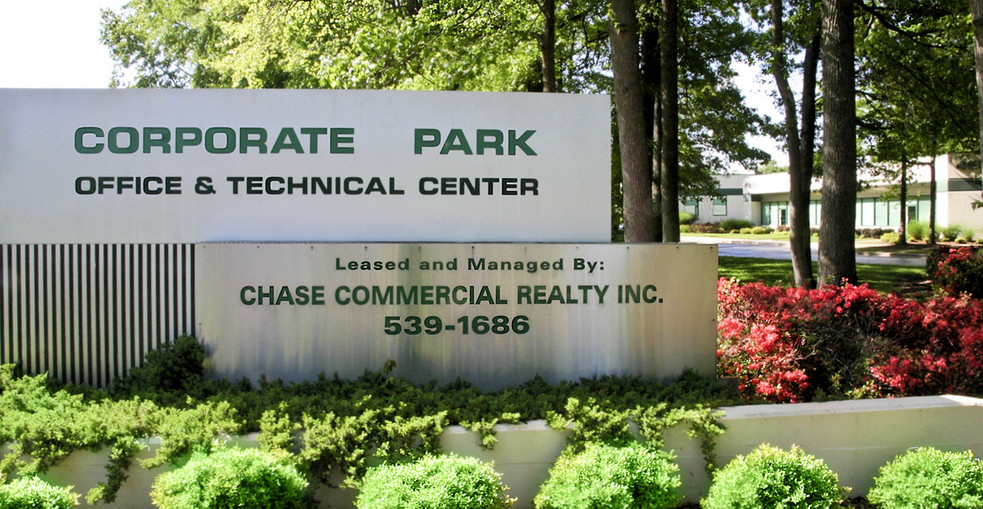 4900-4970 Corporate Dr, Huntsville, AL for lease - Pylon Photo - Image 2 of 5