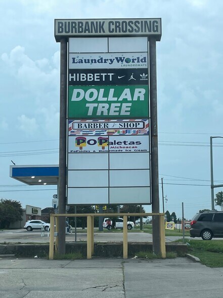 9301-9353 Burbank Dr, Baton Rouge, LA à louer - Photo du bâtiment - Image 2 de 7