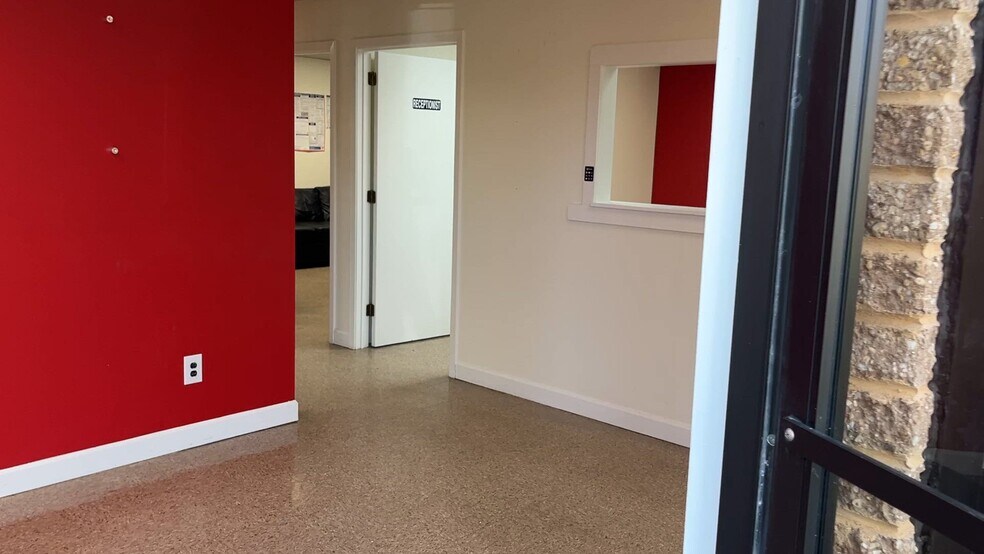 513 Hertzog Blvd, King Of Prussia, PA à louer - Vidéo sur l’inscription commerciale - Image 2 de 8