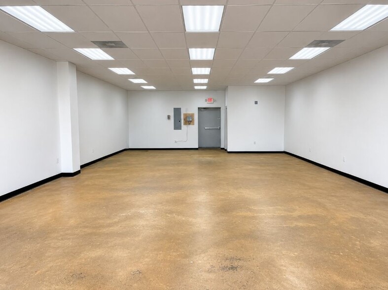 25 N Brindlee Mountain Pky, Arab, AL for lease - Interior Photo - Image 2 of 5