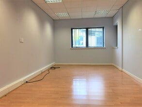 1-4 Pitreavie Ct, Dunfermline à louer Photo intérieure- Image 2 de 6