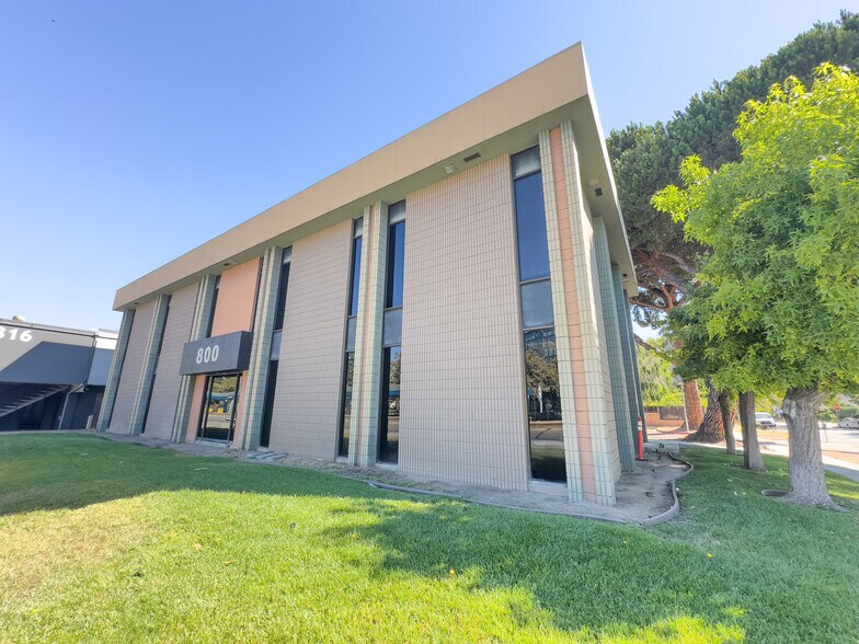 800 N 1st St, San Jose, CA à louer - Photo du bâtiment - Image 2 de 17