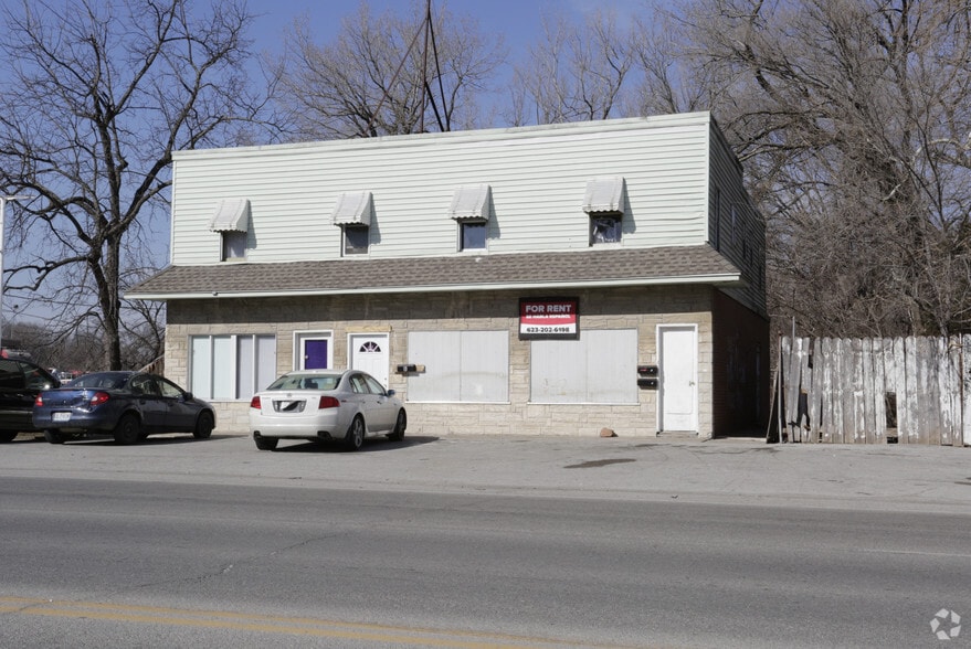 10906-10910 E Truman Rd, Independence, MO for sale - Building Photo - Image 2 of 6