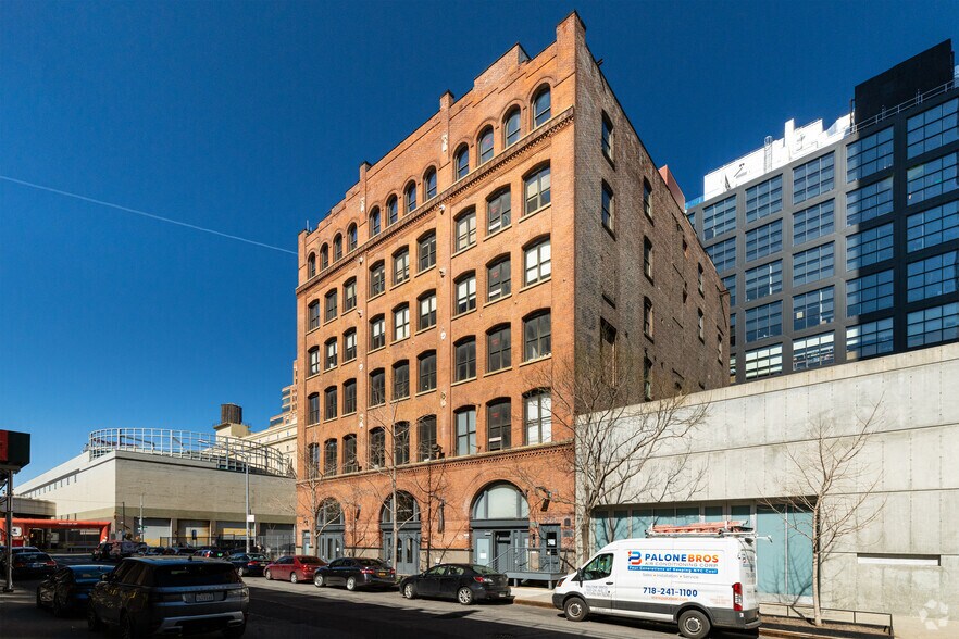 555 W 25th St, New York, NY à louer - Photo du bâtiment - Image 2 de 4