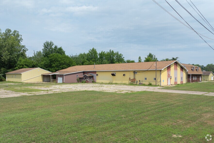 100 Industrial Park Rd, Bangor, MI for sale - Building Photo - Image 3 of 4