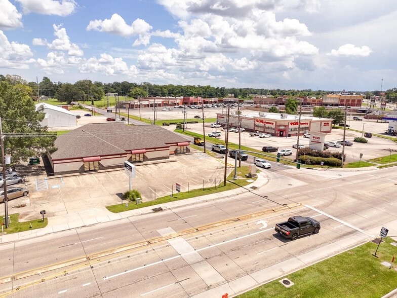 1702 N Burnside Ave, Gonzales, LA for lease - Building Photo - Image 2 of 11