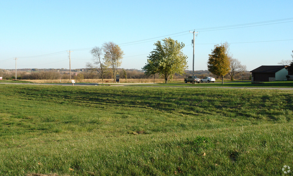 Corporate Cir, East Troy, WI à vendre - Photo du bâtiment - Image 2 de 3