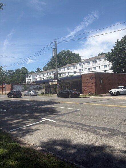 310 W Boston Post Rd, Mamaroneck, NY for lease - Building Photo - Image 2 of 5