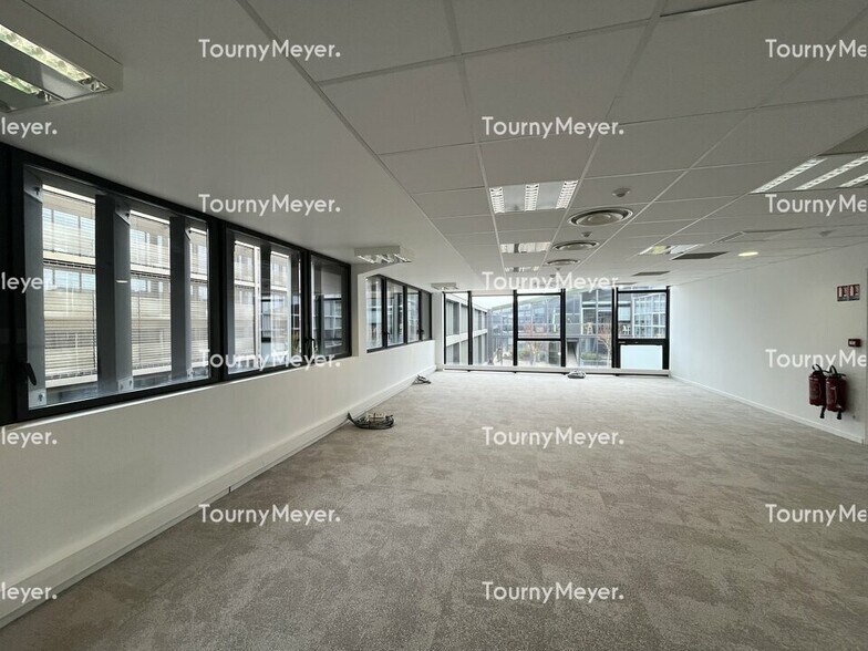 Office in Bordeaux for lease - Building Photo - Image 3 of 6