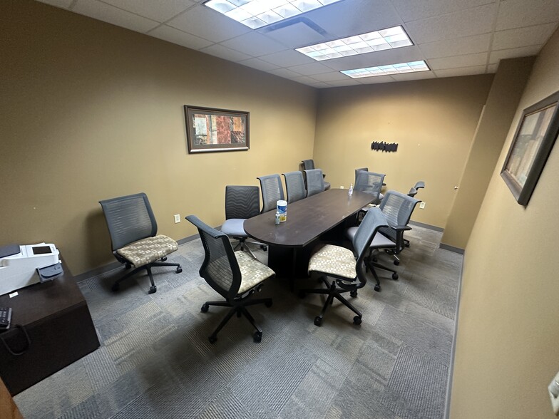 1229 1st Ave SE, Cedar Rapids, IA for lease - Building Photo - Image 3 of 15