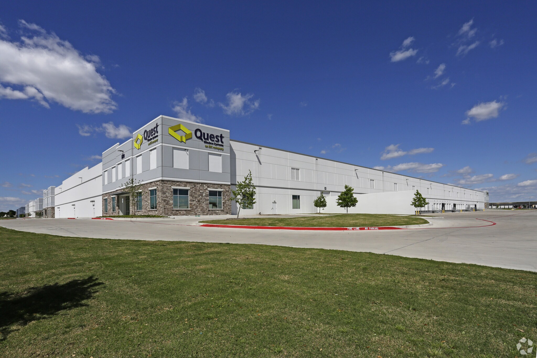 1720 S Jupiter Rd, Garland, TX à louer Photo principale- Image 1 de 3