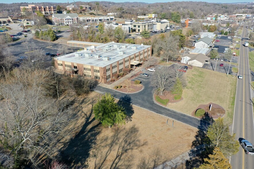 6501 Deane Hill Dr, Knoxville, TN à vendre - Photo du bâtiment - Image 3 de 20