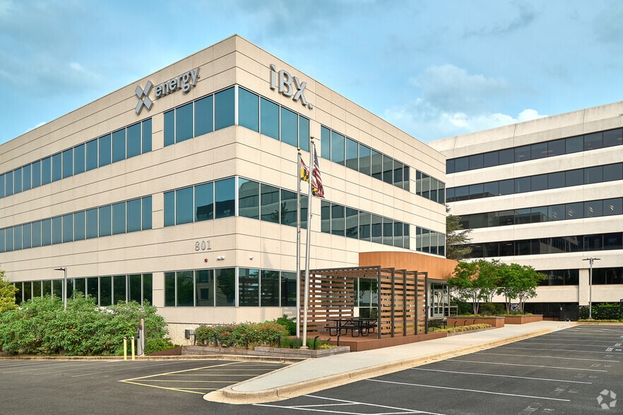 801 Thompson Ave, Rockville, MD for lease - Primary Photo - Image 1 of 4