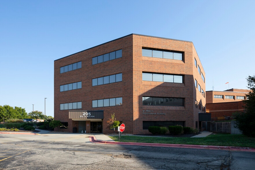 205 NW R.D. Mize Rd, Blue Springs, MO à louer - Photo du bâtiment - Image 3 de 3