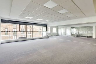 Office in Vincennes for lease Interior Photo- Image 1 of 3
