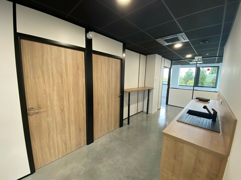 Office in Artigues-près-Bordeaux for lease Interior Photo- Image 1 of 10