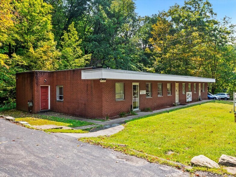 584 Brown Ave, Turtle Creek, PA à vendre - Photo du bâtiment - Image 2 de 25