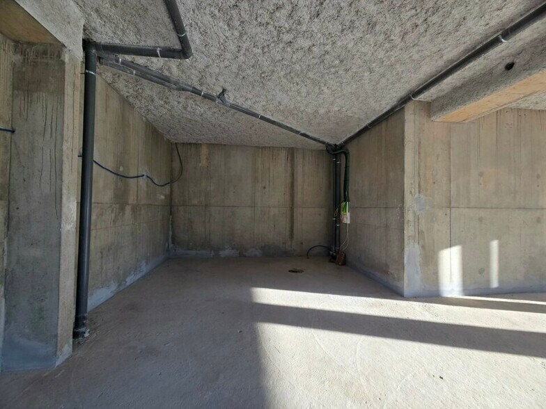 47 Rue De La Republique, Genas for lease - Interior Photo - Image 2 of 6