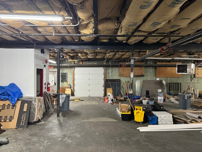 29 Rocky Point Yaphank Rd, Rocky Point, NY à louer - Photo intérieure - Image 3 de 11