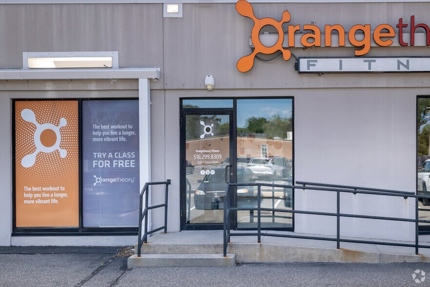 103-129 Jackson Ave, Syosset, NY à louer - Photo du bâtiment - Image 2 de 6