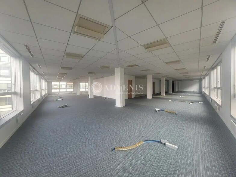 Office in Saint-Denis for lease - Interior Photo - Image 3 of 10