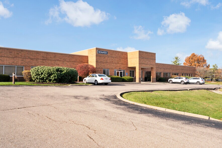 1445 Kemper Meadow Dr, Cincinnati, OH à vendre - Photo du bâtiment - Image 1 de 34