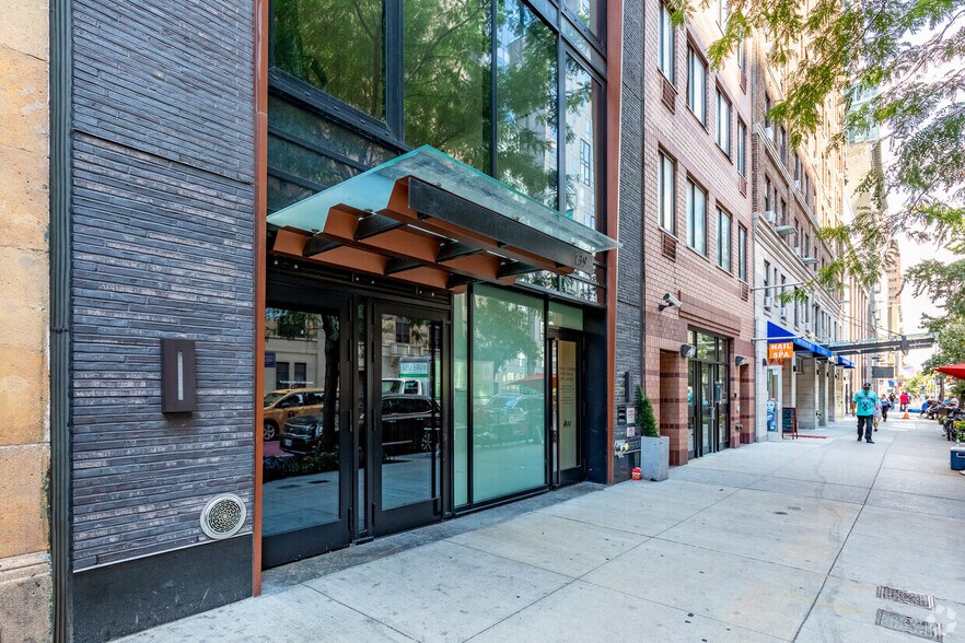 139 E 23rd St, New York, NY à vendre - Photo du bâtiment - Image 2 de 4
