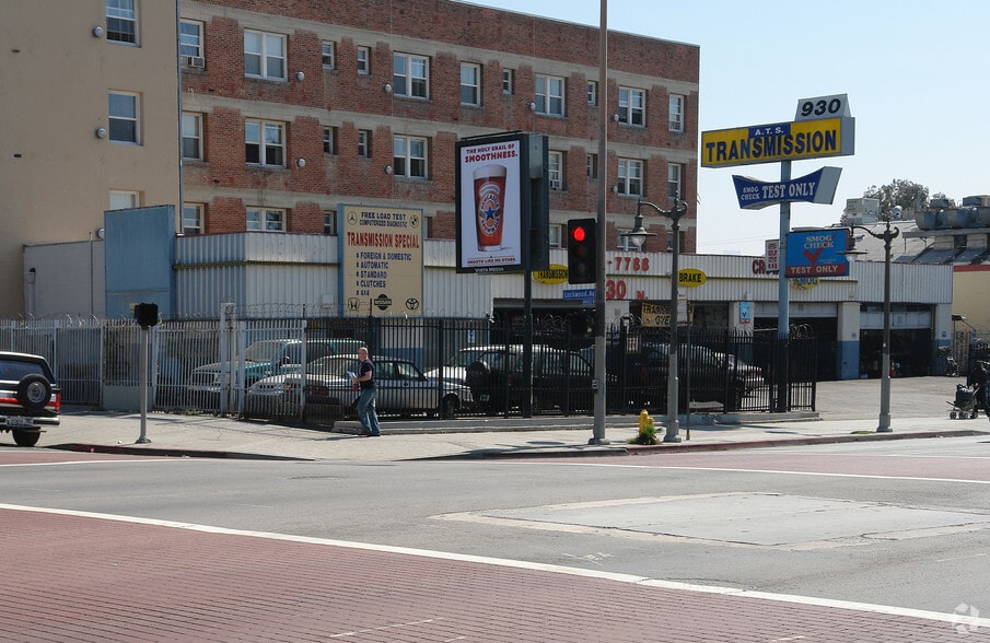 930 N Vermont Ave, Los Angeles, CA for lease - Primary Photo - Image 1 of 3