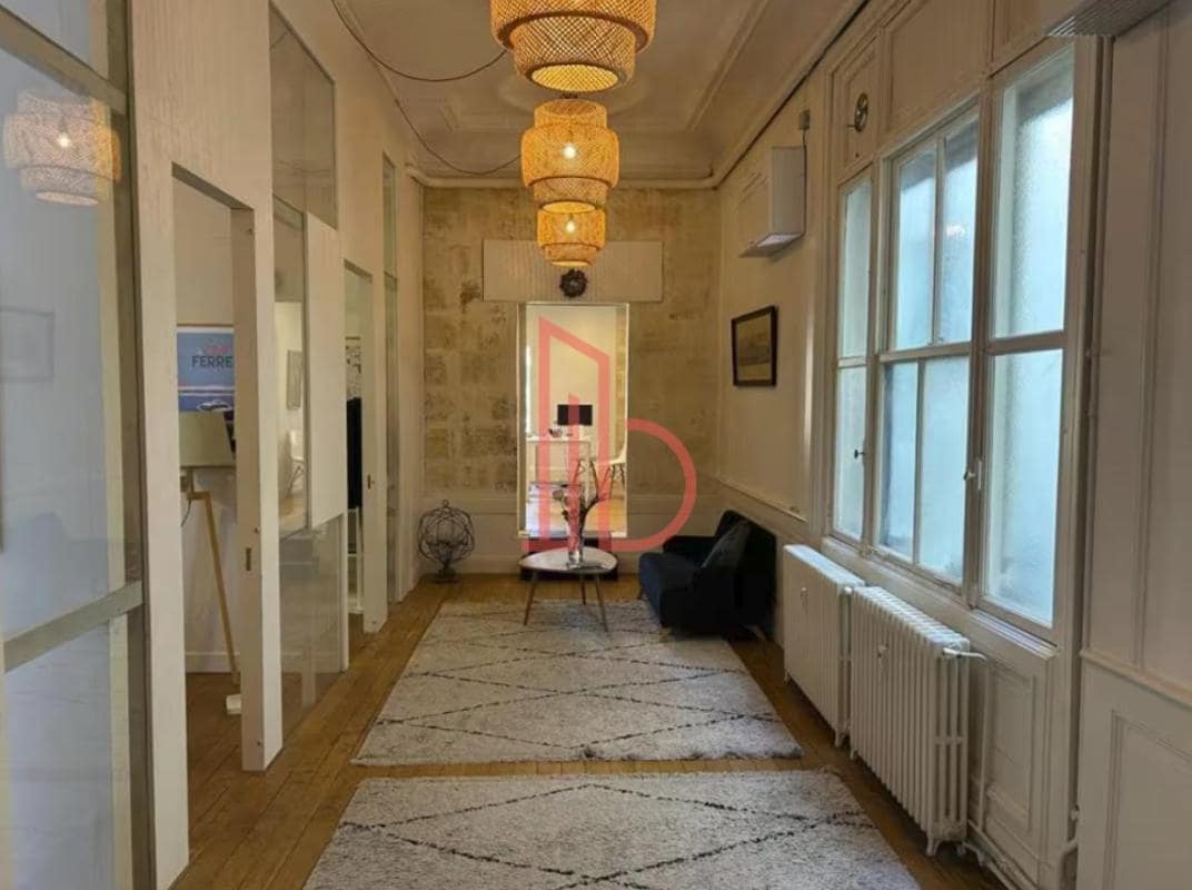 Office in Bordeaux for sale Interior Photo- Image 1 of 7