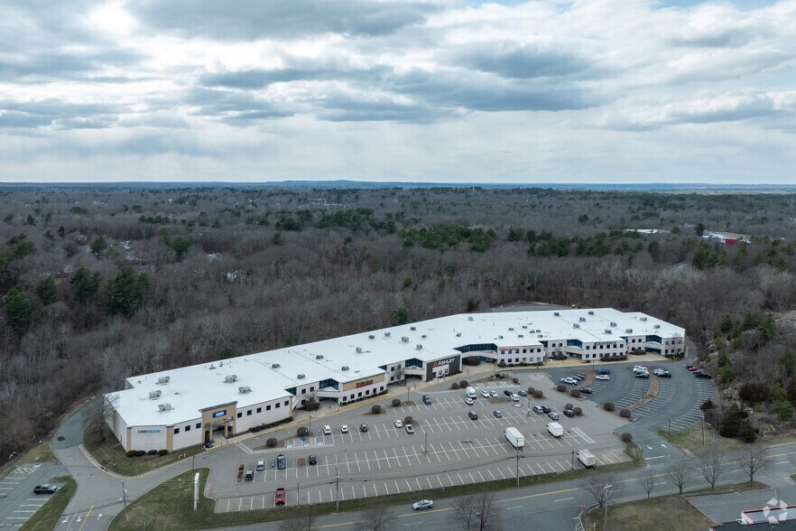 75 Stockwell Dr, Avon, MA à louer - Aérien - Image 3 de 4