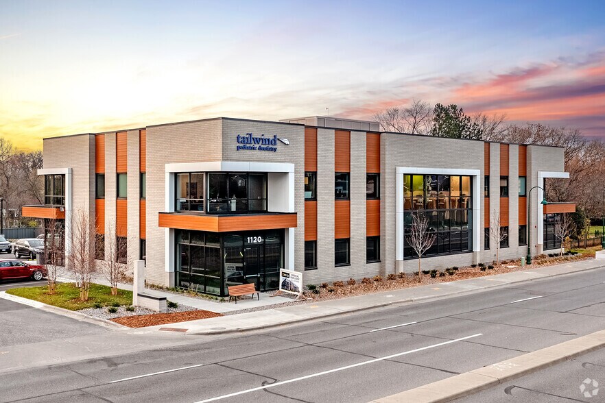 1120 E Wayzata Blvd, Wayzata, MN for lease - Building Photo - Image 1 of 5