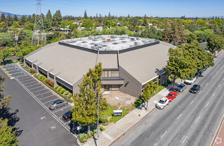 1475 S Bascom Ave, Campbell, CA à louer - Photo du bâtiment - Image 3 de 7