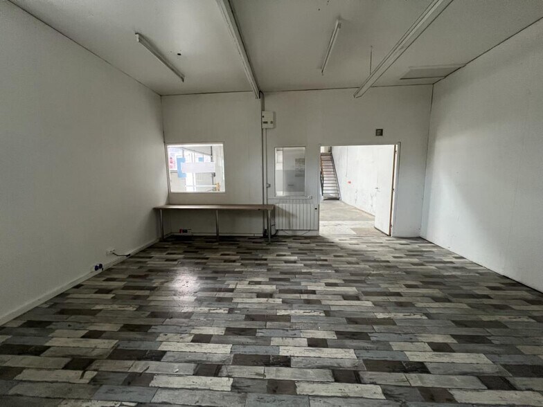 Industrial in Reims for lease - Interior Photo - Image 3 of 3