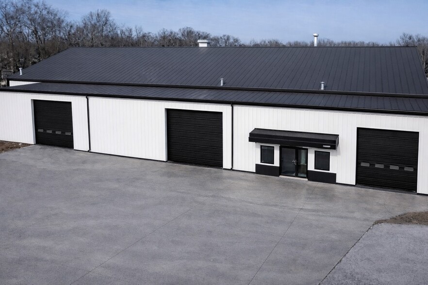 240 E Park St, Guthrie, KY for lease - Primary Photo - Image 1 of 7