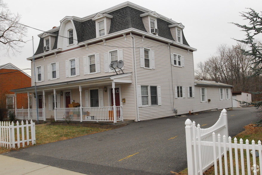 19-21 E Railroad Ave, Jamesburg, NJ à vendre - Photo principale - Image 1 de 1