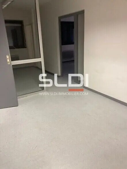 254 Rue Francis De Pressensé, Villeurbanne for lease - Building Photo - Image 3 of 6