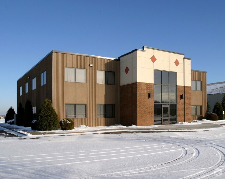 644 Brakke Dr, Hudson, WI à vendre - Photo du bâtiment - Image 2 de 6