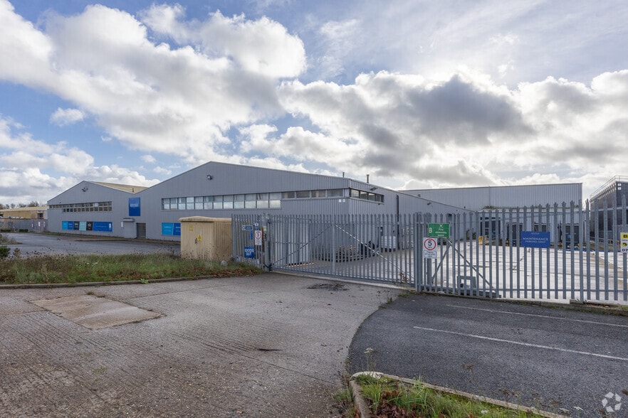 5-7 Macadam Rd, Corby for sale - Building Photo - Image 2 of 4