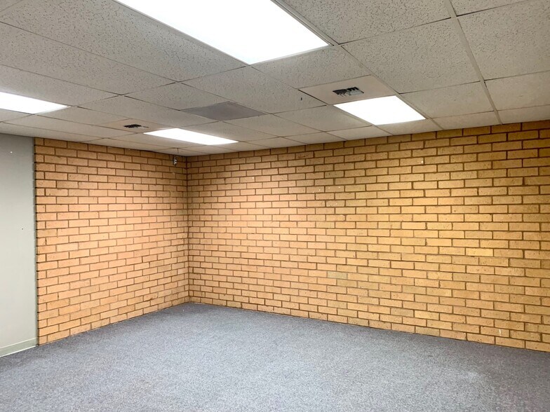 1441-1443 E El Monte Way, Dinuba, CA à louer - Photo intérieure - Image 2 de 5