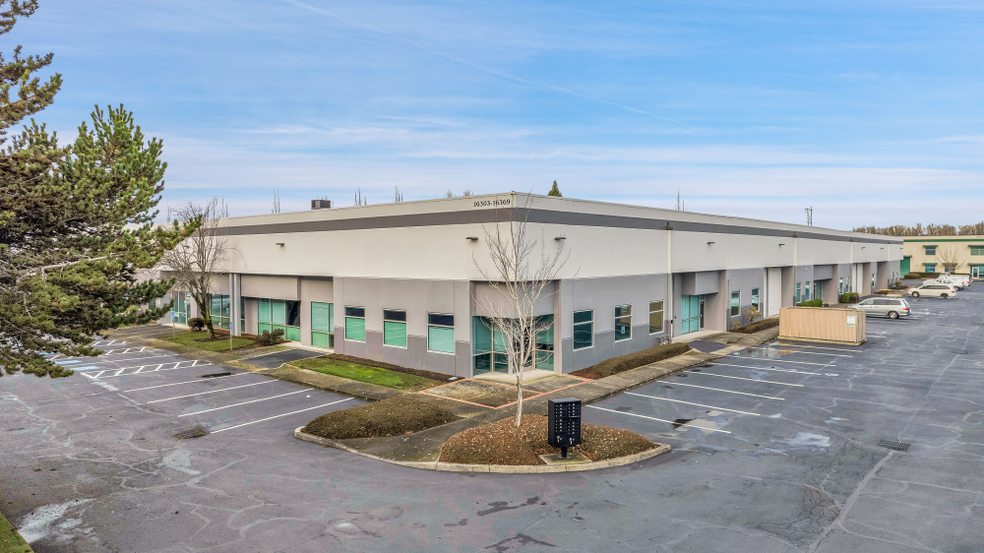 16353 NE Cameron Blvd, Portland, OR for lease - Building Photo - Image 1 of 18