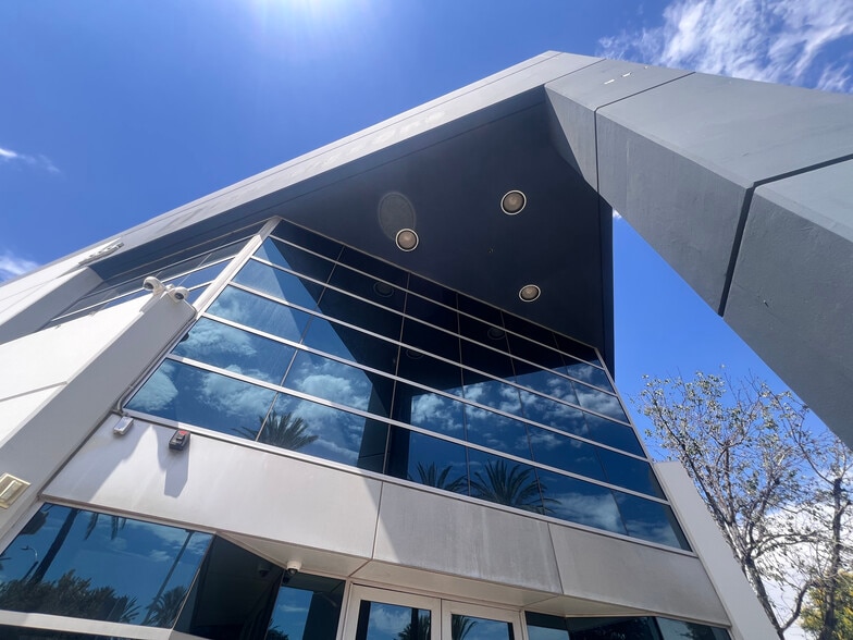 5555 Ontario Mills Pky, Ontario, CA for sale - Building Photo - Image 3 of 38