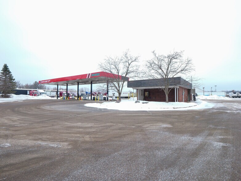 421 25th Ave N, Wisconsin Rapids, WI for sale - Building Photo - Image 2 of 18