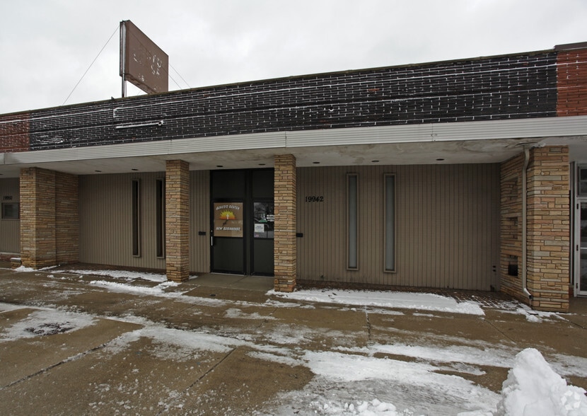 19900 Harper Ave, Harper Woods, MI à louer - Photo principale - Image 3 de 12
