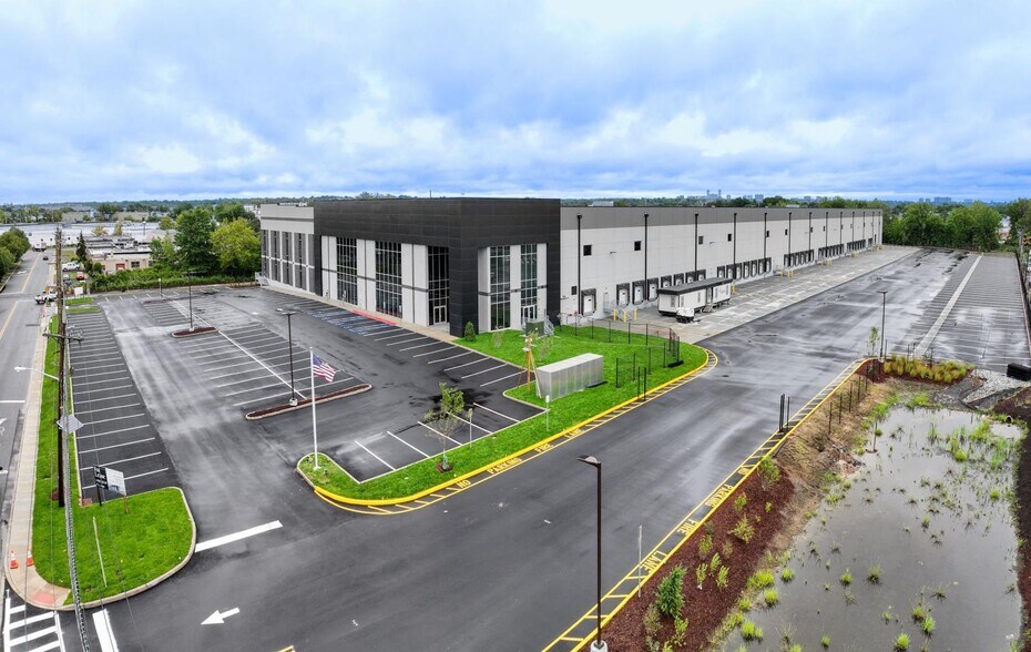 200 Hollister Rd, Teterboro, NJ à louer - Photo du bâtiment - Image 3 de 5