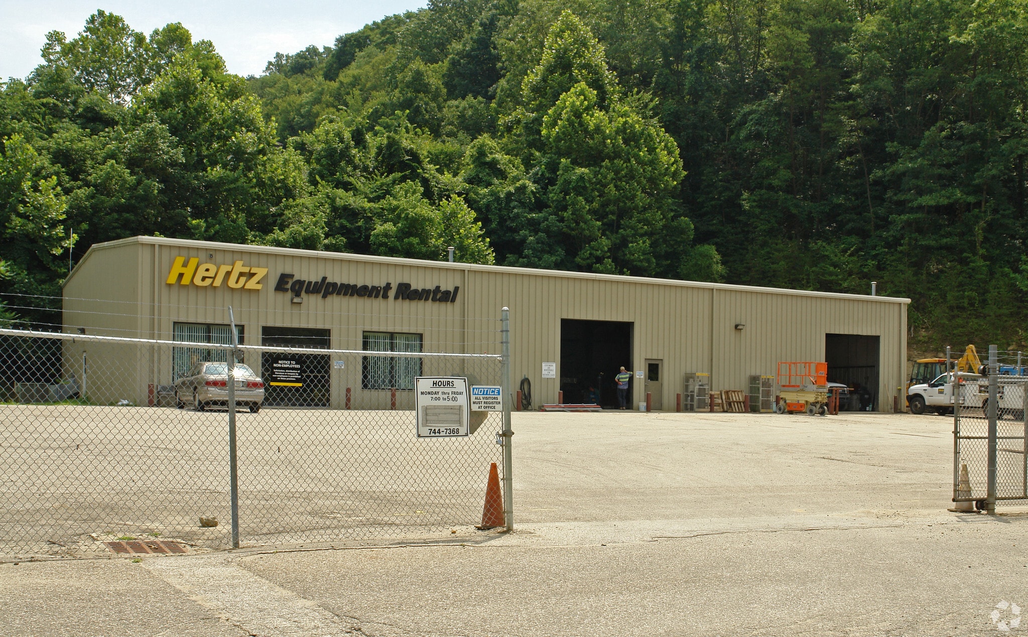 1000 Kramer St, South Charleston, WV for lease Primary Photo- Image 1 of 4