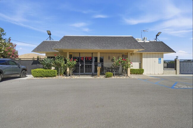More details for 1660 N Newcomb St, Porterville, CA - Coworking for Lease